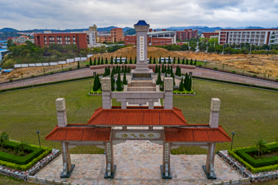 1鹤山市烈士陵园.jpg