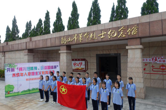3图为2020年6月24日，烈士陵园开展未成年人爱国主义教育活动暨雅瑶镇振华中学新团员入团仪式.JPG