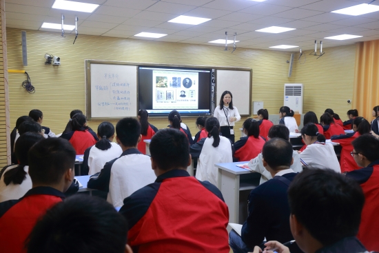 已处理1610347586617鹤山市第四批赴龙州县龙州高中支教的鹤山一中教师劳桂容上科组示范课.jpg