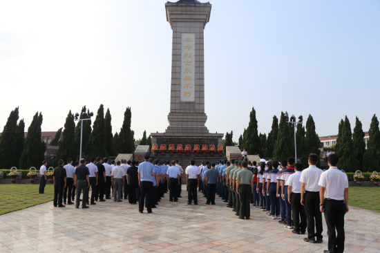 11图为2020年9月30日，鹤山市在烈士陵园举行革命烈士公祭日活动.JPG