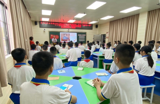 已处理1630663369255江门市中小学校“思政第一课”在鹤山市拉开序幕（摄影：黄启建）.jpg