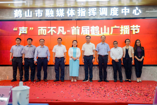 为时代记录为真相坚守为正义发声—写在全国第二十二个记者节之际