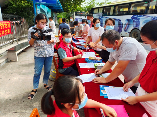 为时代记录为真相坚守为正义发声—写在全国第二十二个记者节之际