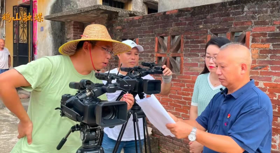 为时代记录为真相坚守为正义发声—写在全国第二十二个记者节之际