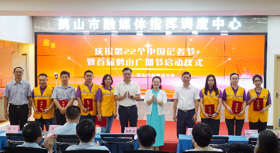 为时代记录为真相坚守为正义发声—写在全国第二十二个记者节之际