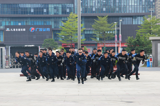1月10日中国人民警察节，组合拳术汇演，展示出鹤山公安铁军锐不可当的威武雄姿.JPG