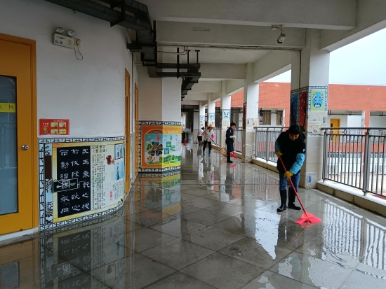 已处理35  碧桂园学校教职员工清洗课室、走廊.jpg