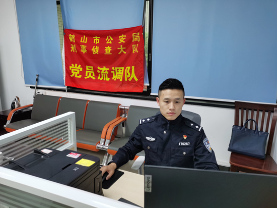 民警郑振达.jpg