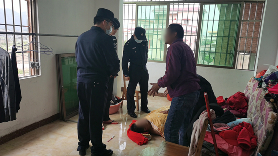 龙口及时救治一名煤气中毒男子 (1).jpg