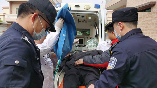 龙口及时救治一名煤气中毒男子 (2).jpg