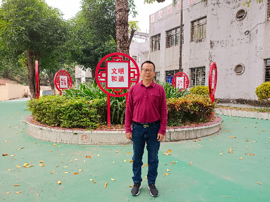8坡山小学，校长胡建辉.jpg