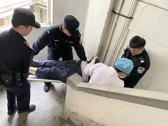 桃源警医联合全力救治 (1).jpg