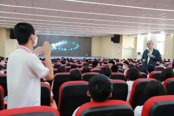 4.20 鹤山市科协、市教育局组织开展江门市“大手拉小手，科普报告希望行”暨弘扬时代新风科普宣讲（鹤山专场）活动 4.png