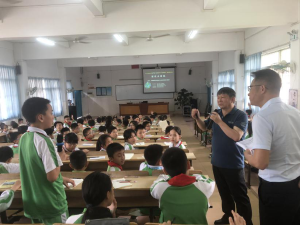 4.20 鹤山市科协、市教育局组织开展江门市“大手拉小手，科普报告希望行”暨弘扬时代新风科普宣讲（鹤山专场）活动 10.png