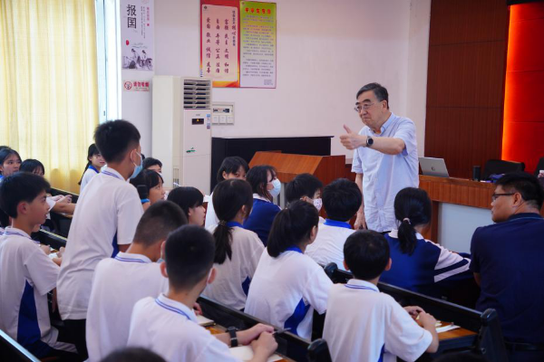 4.20 鹤山市科协、市教育局组织开展江门市“大手拉小手，科普报告希望行”暨弘扬时代新风科普宣讲（鹤山专场）活动 8.png