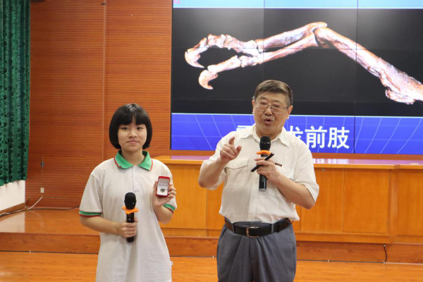 4.20 鹤山市科协、市教育局组织开展江门市“大手拉小手，科普报告希望行”暨弘扬时代新风科普宣讲（鹤山专场）活动7.png