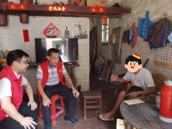 已处理1688519130526政协机关副主席梁暖勋带队到龙都村慰问困难党员.jpg