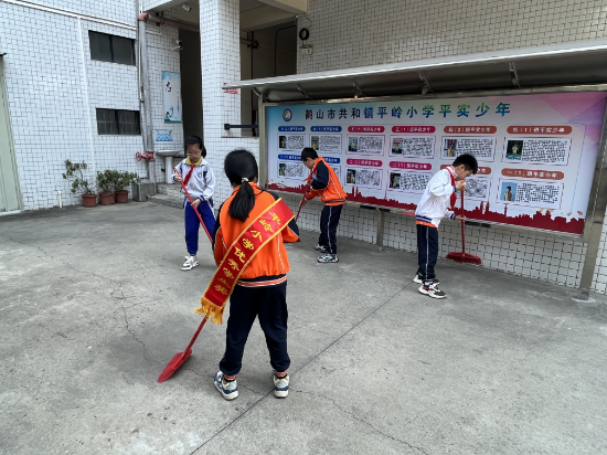 平岭小学开学大扫除1.JPG