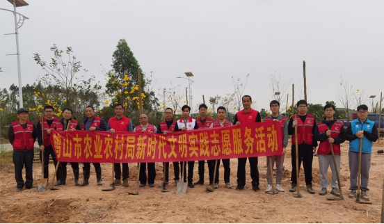 为乡村提“颜”增“质”,推进绿美鹤山建设——市农业农村局开展党建引领植树兴绿活动311.png