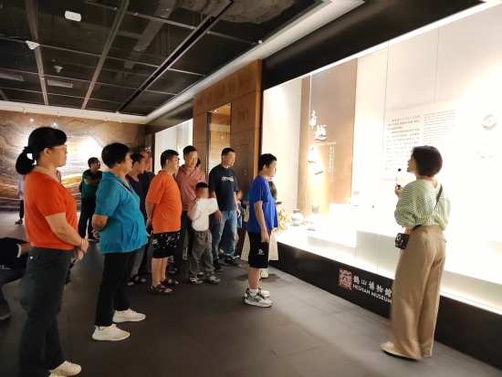 已处理1716374736287鹤山市残疾人文化进家庭“五个一”项目活动之参观鹤山市博物馆1.jpg
