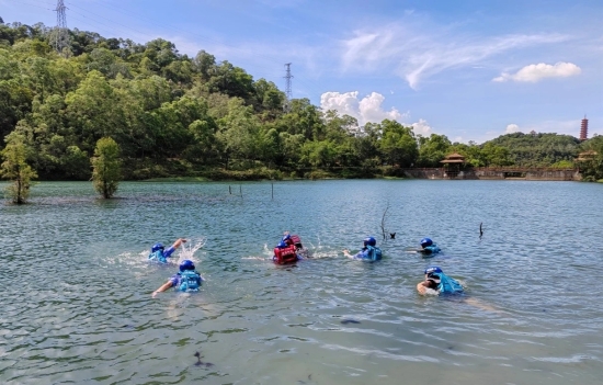 已处理1721786290782大雁山景区联同鹤山蓝天救援队开展水上救援培训2.jpg