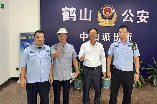 八旬老人上演“寻友记” (20).JPG