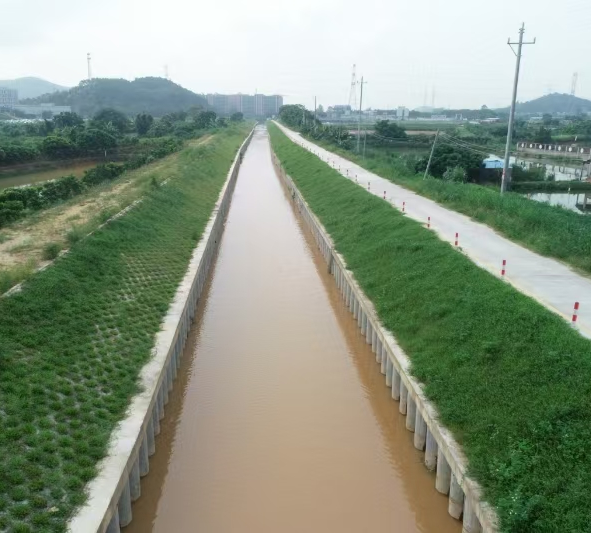 鹤山工业城水环境综合治理工程（一期）共和河清淤后.png