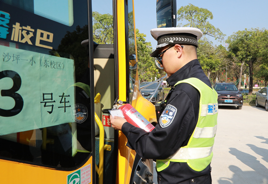 校车 (1).JPG