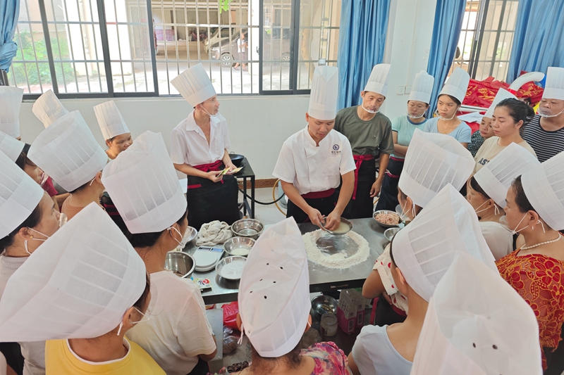 2.授课教师与学员互动交流.jpg
