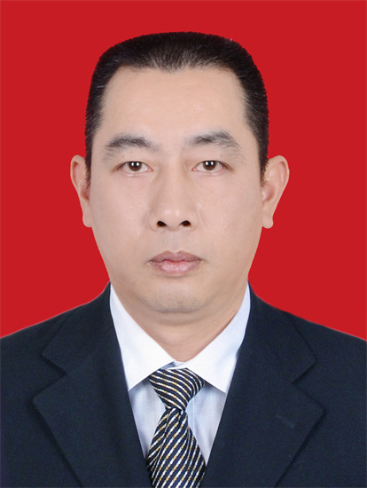李伟超（红底，有领带）.jpg