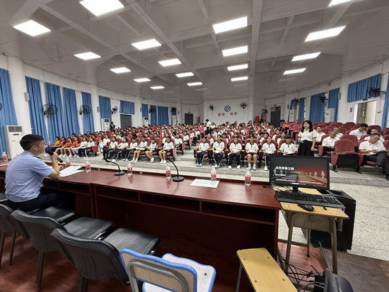 交管共和中学开学第一课 (2).jpg