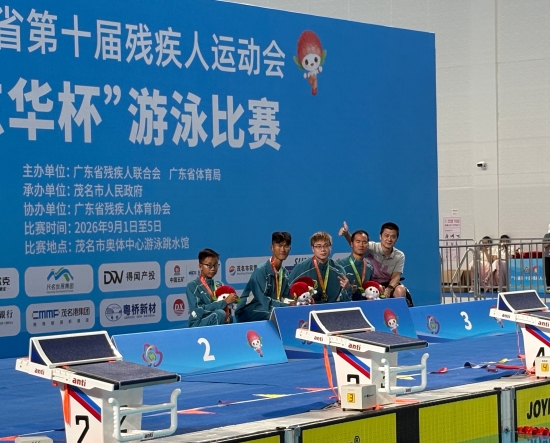 已处理1789123140355罗子杨（左一）.jpg