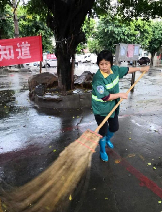 李银笑.jpg