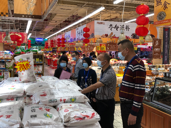 邓卫平  鹤山市发展和改革局价格管理股副股长 　陈燕仪  鹤山市发展和改革局价格管理股办事员