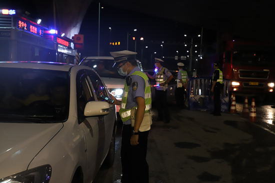 交警 (1).JPG