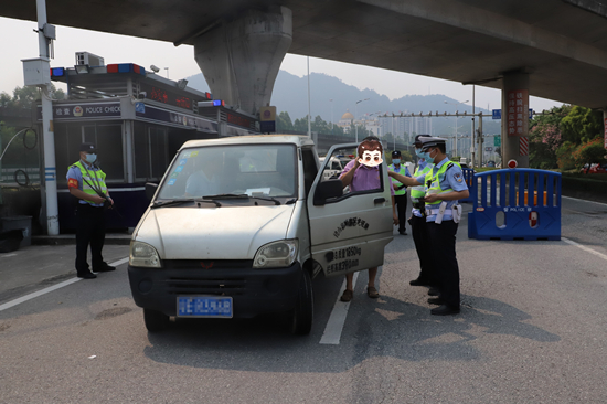 交警 (2).JPG