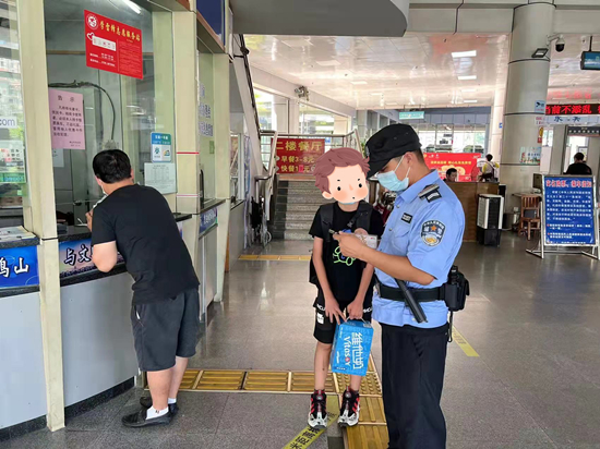 聚焦“品牌效应”  打造鹤山特色的警务运行机制 (3).jpg