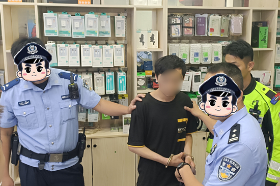 平安义警协助警方侦破手机盗窃案.jpg