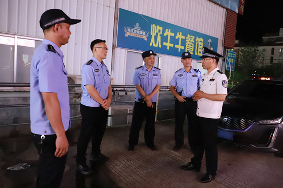 一线督导 把好“安全关”.jpg