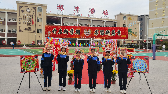 鹤山市振华学子返校合影.jpg