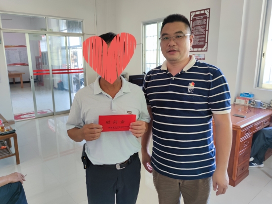 已处理1596195145833杰洲7.24钟书记八一前尉问陆景泉.jpg