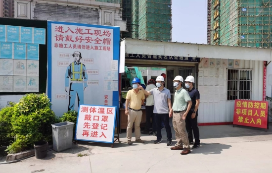 已处理1665373306040（温胜洪）沙坪街道党工委委员温胜洪到辖区工地进行国庆节后复工复产专项检查，要求各施工单位要时刻绷紧安全生产这根弦，开展好疫情防控的同时，加大指导和督促力度，确保复工项目严格落实疫情防控、安全生产各项措施，确保安全生产各项措施落到实处。1.jpg