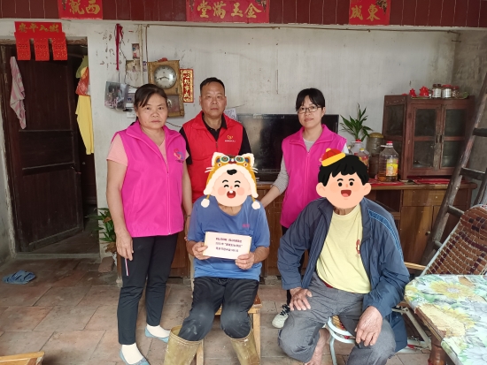 已处理1684212361682慰问照片 (4).jpg