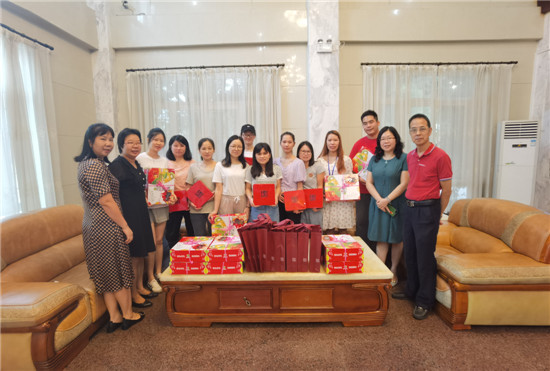 慰问暖人心，振一线士气1.jpg