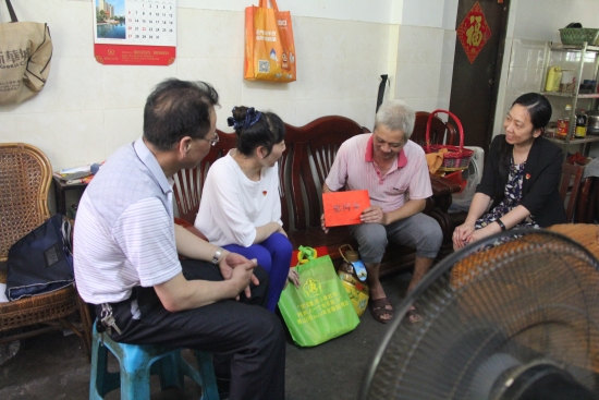 鹤山市市委常委李想在2018年第28次全国助残