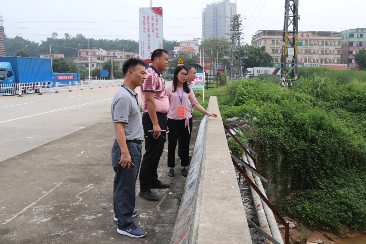 镇长吴小清督查污水处理及企业环保工作落实情