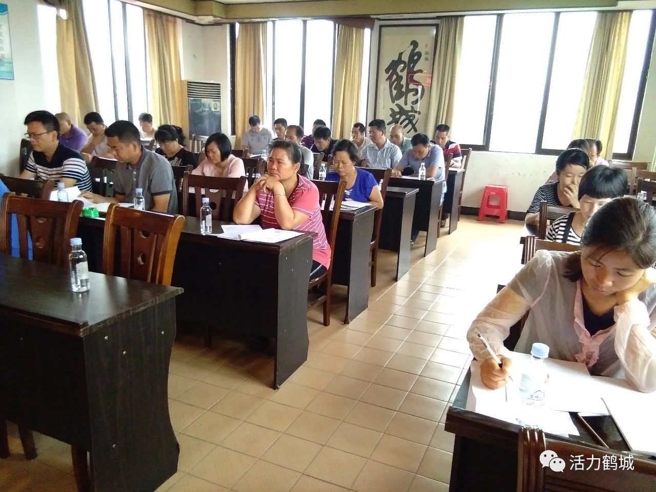 鹤城镇推行镇村干部素质提升工程,打造红色+