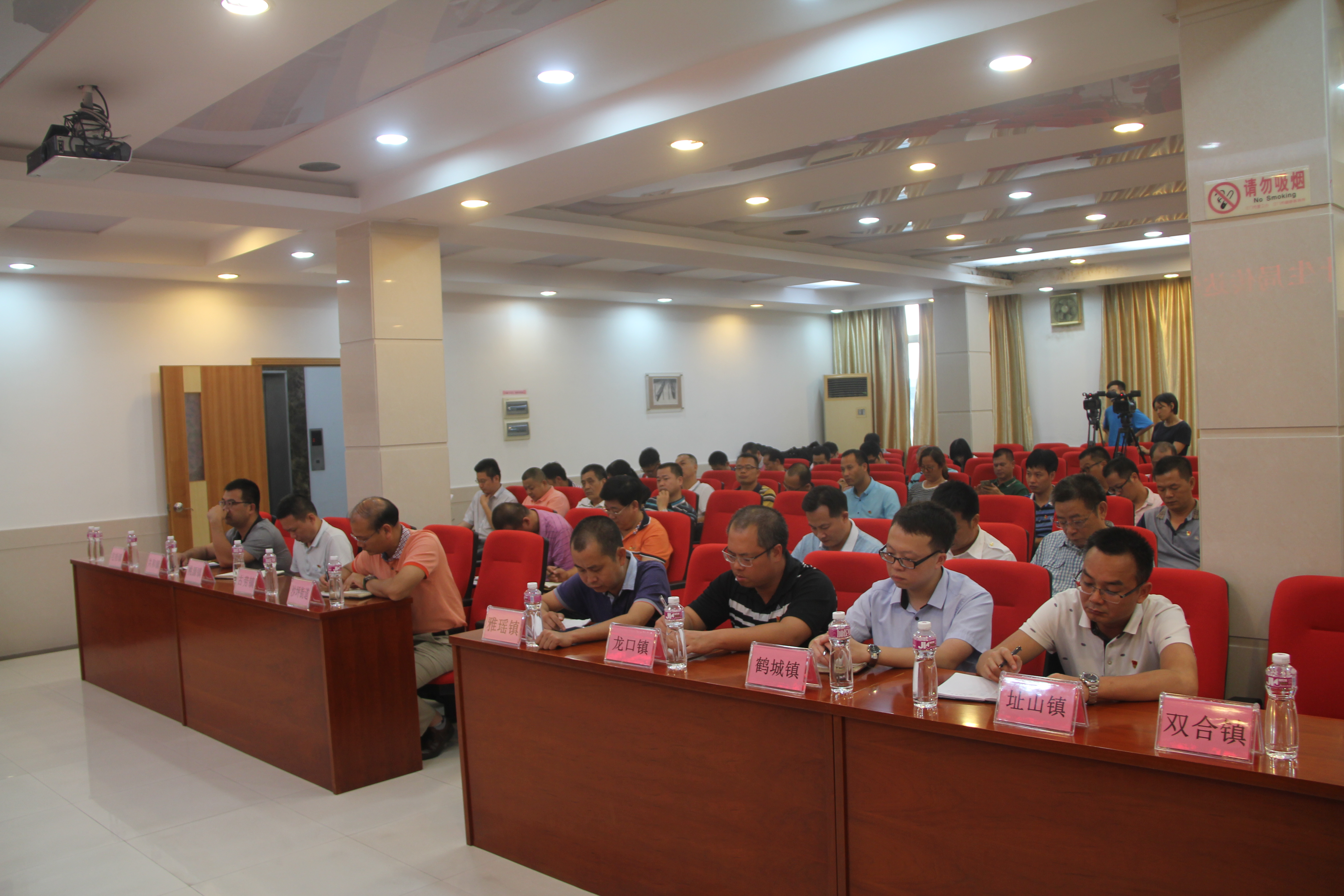 我市卫生计生系统召开2018年上半年工作总结