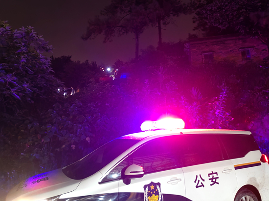 古劳山上救助群众 (11).jpg