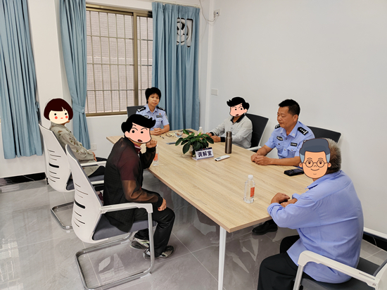 2.民警耐心调解邻里纠纷2.JPG